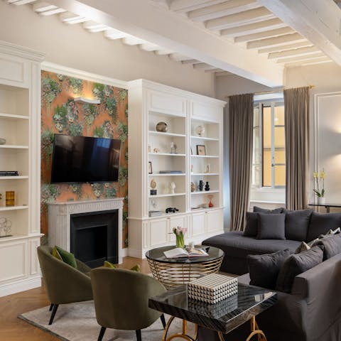 Relax and unwind with evening drinks in the living room