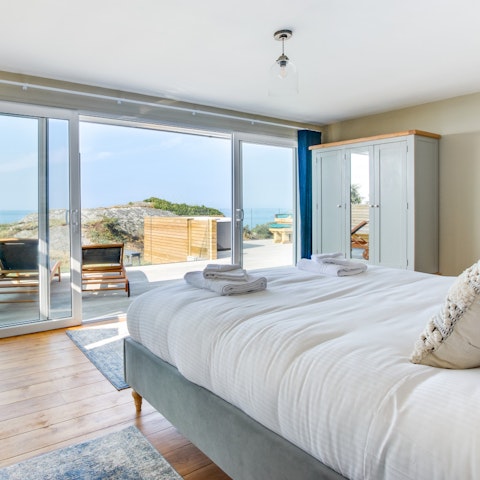 Wake up to ocean views over the cliff's edge