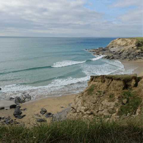 Discover the South Cornwall coast from this cliffside location
