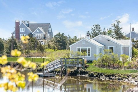 Paddle out along the river from the water's edge