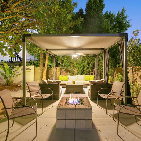 Gather round the firepit for balmy evenings under the mountains