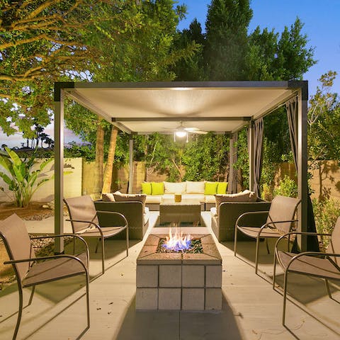 Gather round the firepit for balmy evenings under the mountains