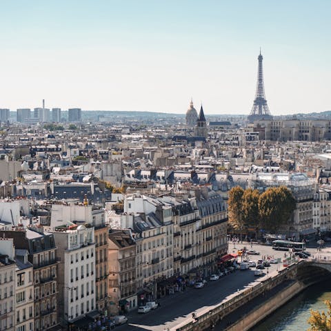 Explore the authentic Parisian atmosphere of the Saint-Georges neighbourhood