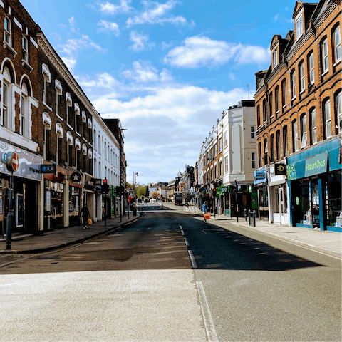 Stay in Putney, close to cafes and eateries