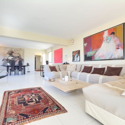 Dine and relax in the airy living room