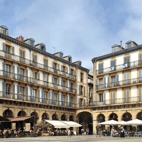 Wander the old town of San Sebastián