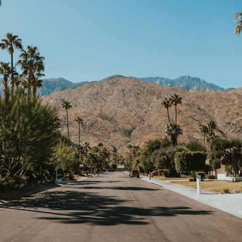 Stay in a quiet neighbourhood in beautiful Palm Springs