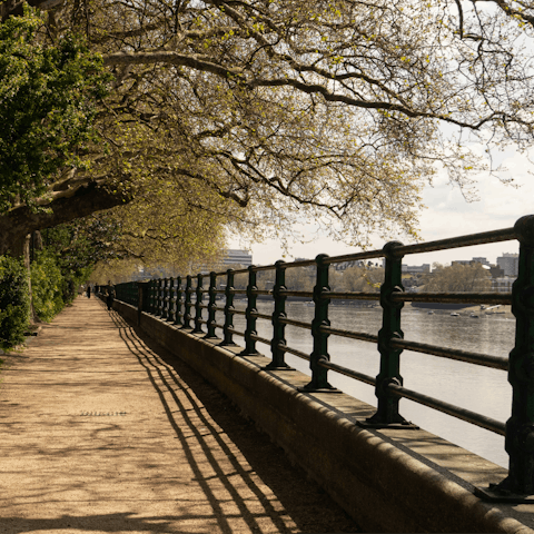 Take a scenic walk to the banks of the Thames