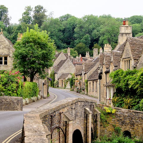 Discover the beauty of the Cotswolds, starting in the bustling village of Broadway (a twelve-minute drive)