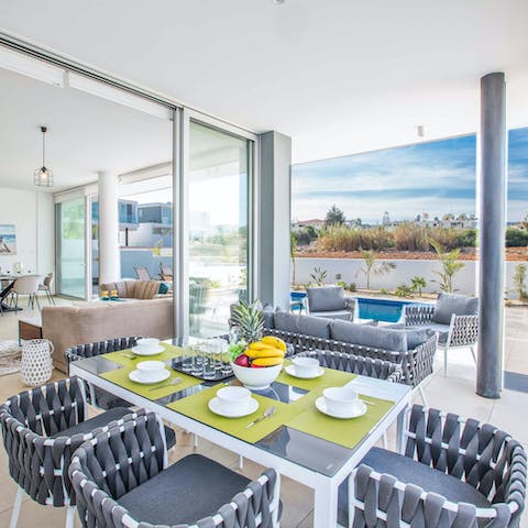 Gather around the dining set for tasty feasts in the evenings