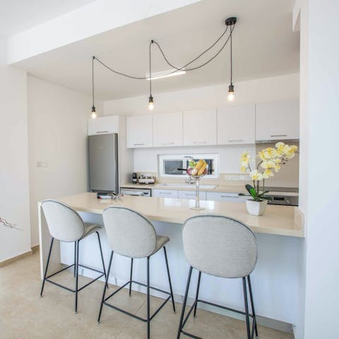 Cook up your favourite meals in the kitchen and tuck in at the breakfast bar