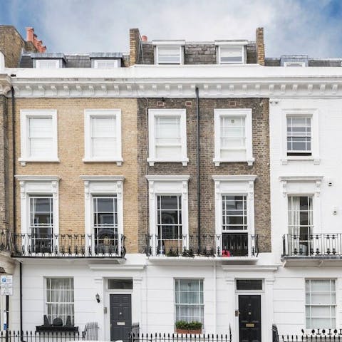 Explore Pimlico with its charming restaurants, shops and bars