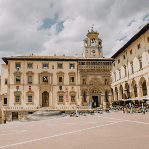 Drive to Arezzo for a spot of sightseeing