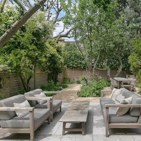 Toast a happy holiday in the leafy garden, perfect for private picnics