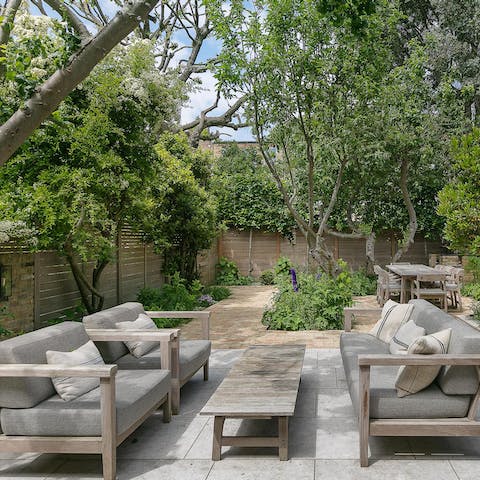 Toast a happy holiday in the leafy garden, perfect for private picnics