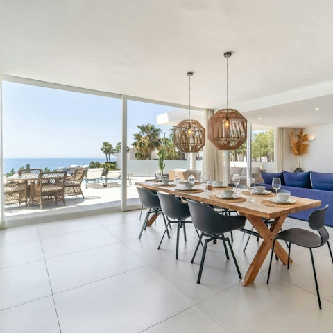 Light the barbecue and savour evening meals at home