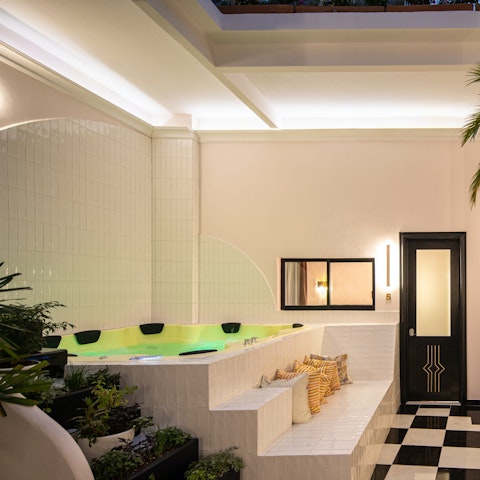 Unwind in the Jacuzzi after a day out in Oaxaca