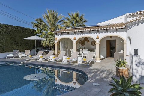 Stretch out by the pool beneath a clear Jávea sky
