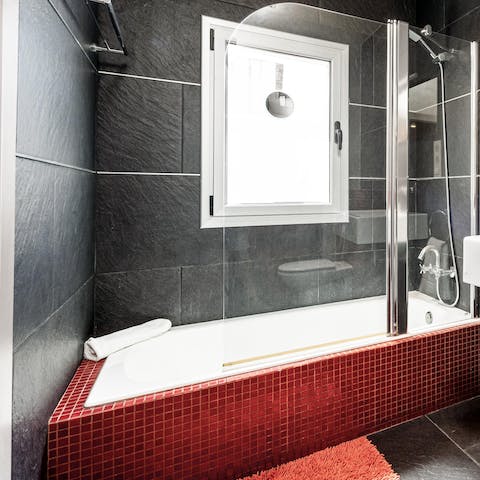 Spend the evening in the tub with a glass of Catalan wine after a long day