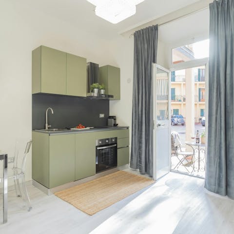 Prepare meals or snacks in a fully equipped kitchen