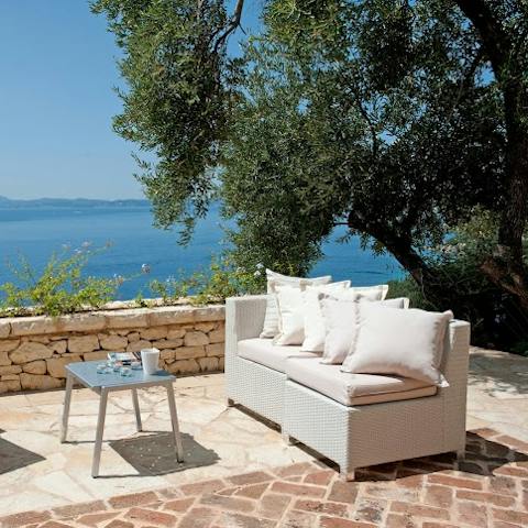 Find the perfect spot for a sundowner to enjoy alfresco
