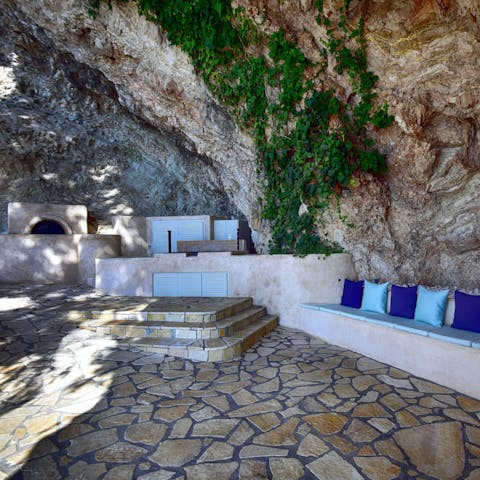 Enjoy homemade pizza for lunch in your secret cove