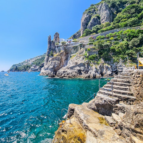 Enjoy direct access into the ocean