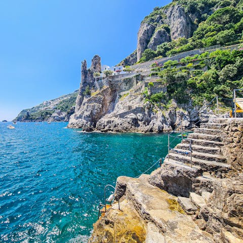 Enjoy direct access into the ocean