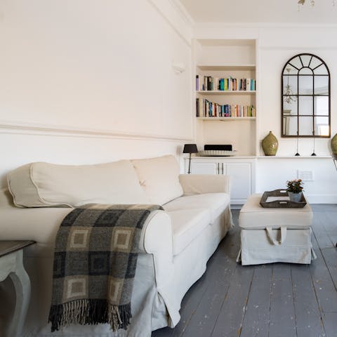 Sprawl out after a busy day on the cushy white sofa, a good book and glass of wine in hand