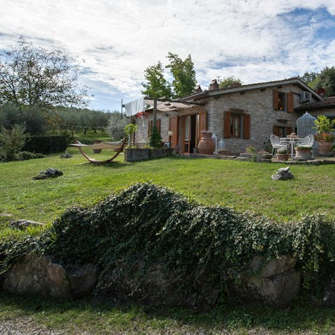 Relax in the hammock or sunbathe on the Tuscan grass