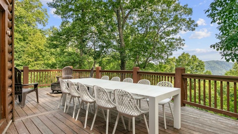 Pull up a chair for alfresco dinners with mountain panoramas as your backdrop