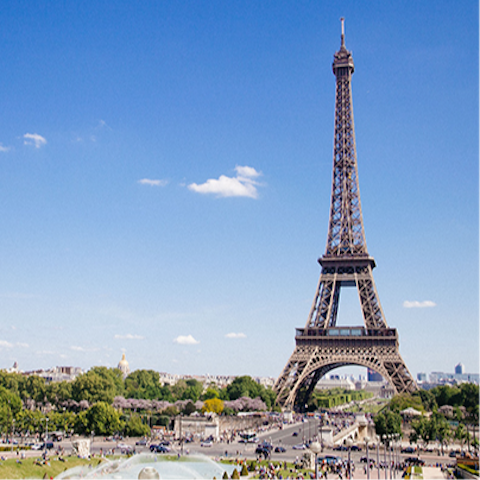 Walk to the Eiffel Tower, just one minute away