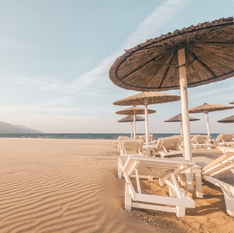 Stay just 2 kilometres away from the tourist town of Makry Gialos