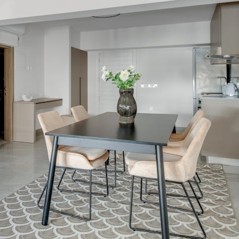 Enjoy some fried halloumi cheese, tomatoes and pitta bread at the dining table