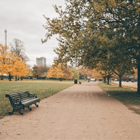 Wander over to the lush Hyde Park and stroll along Serpentine Lake