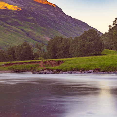 Follow the riverside walk for an hour to reach Aberfeldy – a five-minute drive away