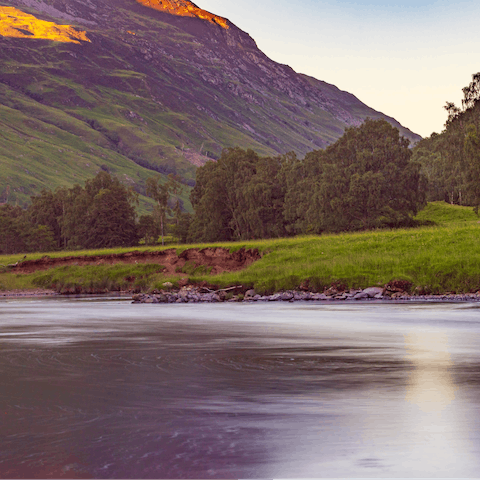 Follow the riverside walk for an hour to reach Aberfeldy – a five-minute drive away