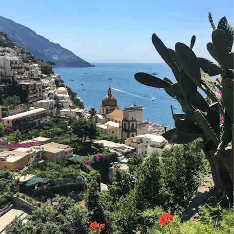 Explore iconic Positano, a twenty-five-minute walk from this villa