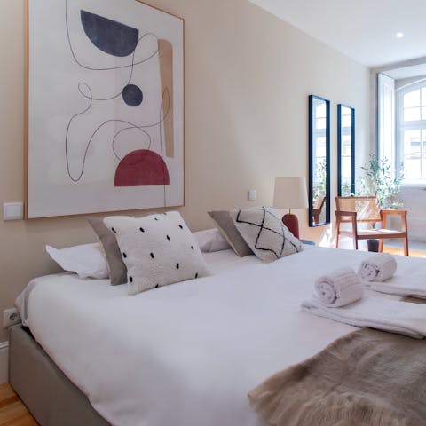 Enjoy a good night's sleep in the comfortable king-size bed