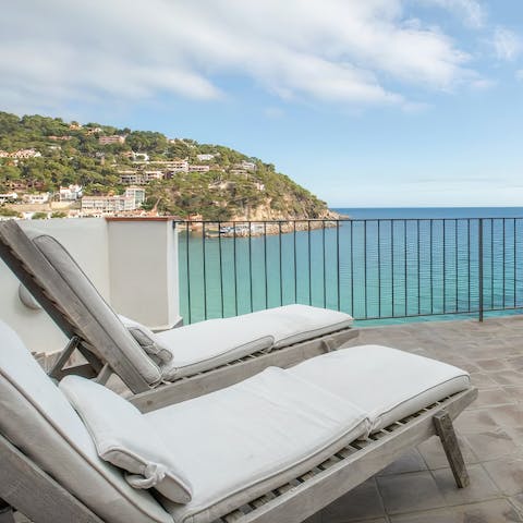 Catch a perfect bronze tan out on the private balcony