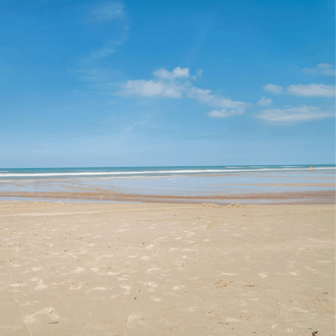 Stroll along the shore at Lido Key Beach, five-minute walk away