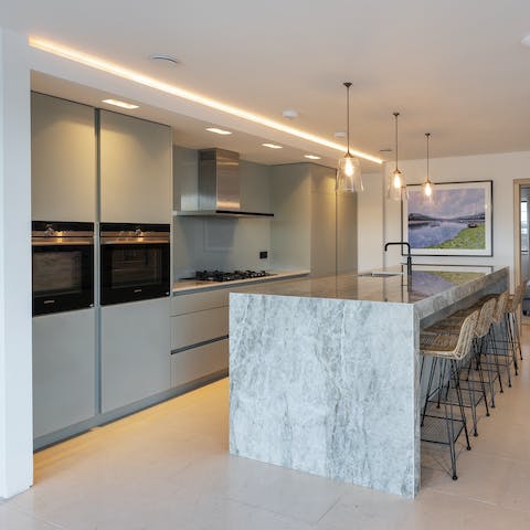 Sit down for breakfast at the magnificent marble breakfast bar and plan your day