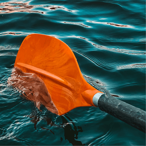 Embrace adventures on the lake in this private Cotswolds estate