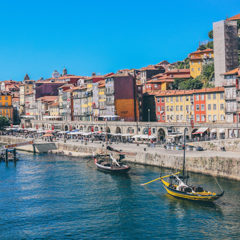 Head to the waterfront of Cais da Ribeira, a thirty-five minute stroll away