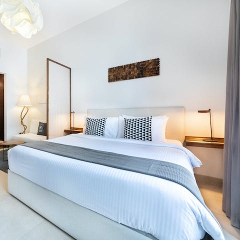 Get a good night's sleep in the queen-size bed