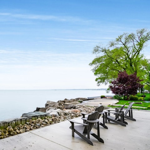 Enjoy uninterrupted lake views from the private viewing platform