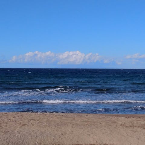 Drive to Seacliff Beach, less than ten-minutes' away