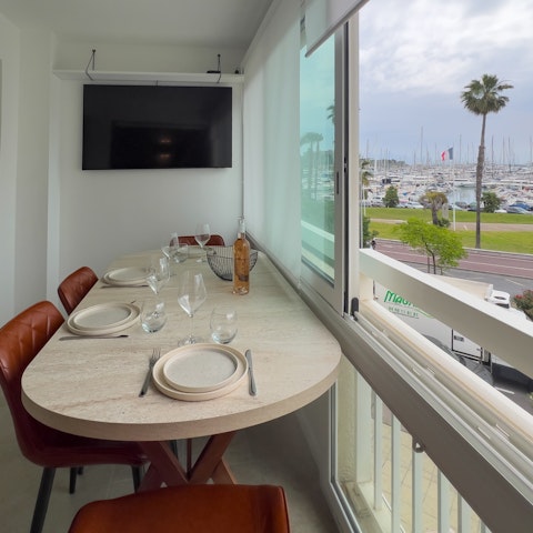 Tuck into home-cooked meals with a long-stretching view over the port