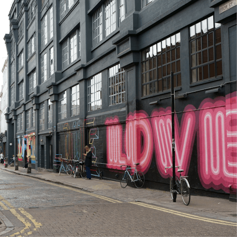 Experience the creative buzz of London from Shoreditch