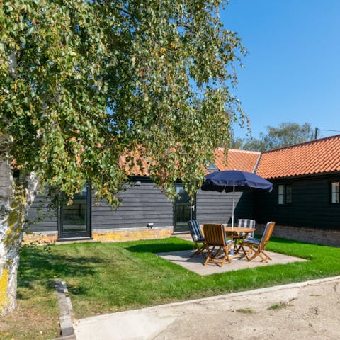 Fire up the barbecus and enjoy alfresco dinners during the summer months